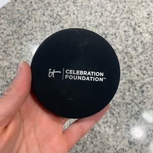 IT Cosmetics Celebration Foundation - Used Once!!
